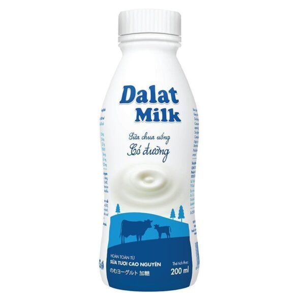 chai Sữa Chua Uống Dalat Milk Có Đường 200ml trên nền trắng